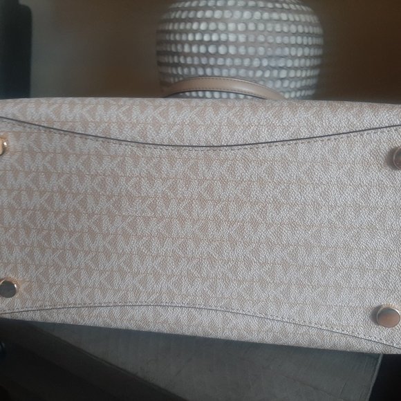 Michael Kors Voyager East / West Tote - Picture 2 of 10